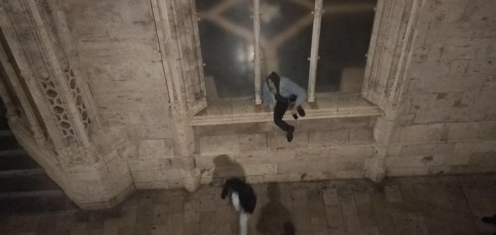 El vandalismo se ceba con la Lonja mientras las cámaras continúan sin aprobarse