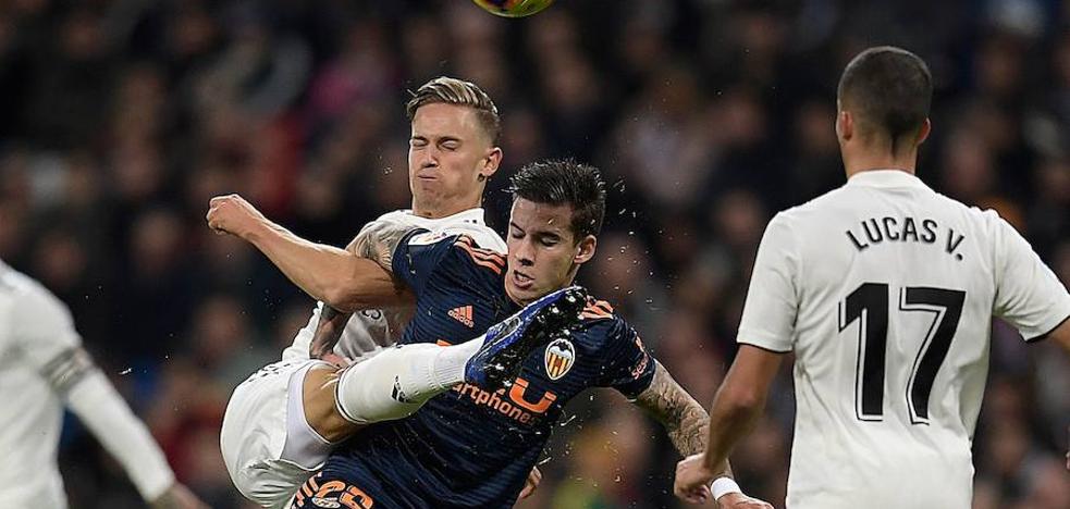 El Valencia llega tarde al Bernabéu