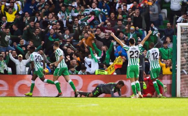 El Betis se revitaliza y corta la racha de la Real