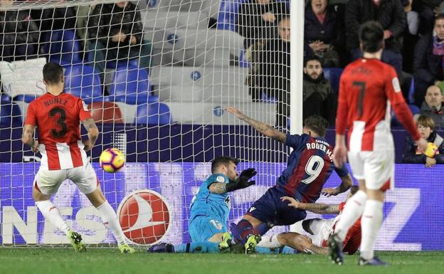 VÍDEO | El gol de Roger que sentencia el partido (3-0)