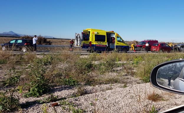 Un accidente frontal entre dos vehículos provoca retenciones entre Pego y El Verger