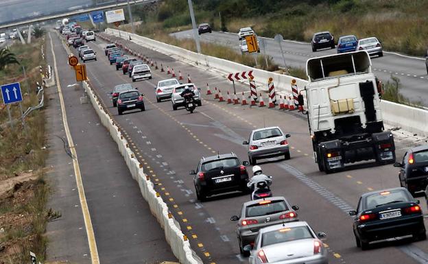 El Gobierno admite que el «deterioro paulatino» de las carreteras valencianas influye en el aumento de accidentes