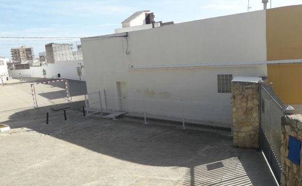 Cierra un colegio en Cantabria al aparecer un cadáver en el patio