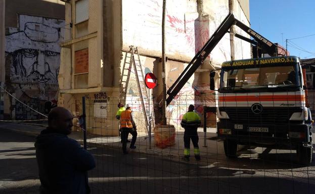 El Ayuntamiento de Valencia retoma los derribos de fincas en ruinas del Cabanyal