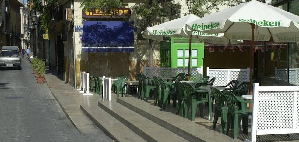 Los hosteleros cargan contra el Consistorio por el recorte del horario de terrazas en El Carmen