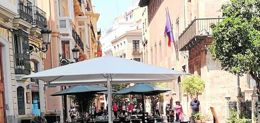 La ordenanza contra el ruido prohibirá un año terrazas de bares con tres multas