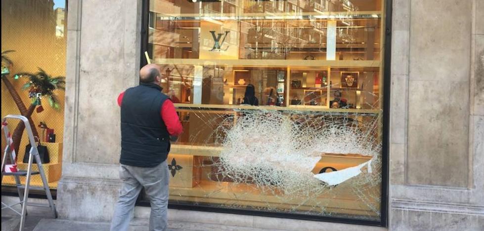 Retrato de los ladrones de la tienda Louis Vuitton en Valencia, muy violentos y reincidentes