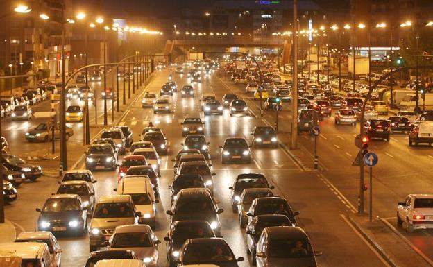 La lluvia y las compras navideñas colapsan Valencia