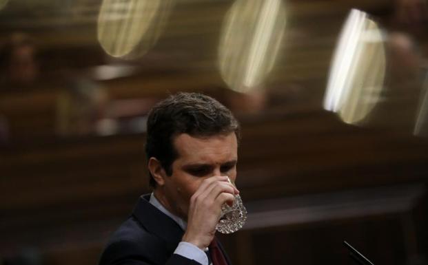 Casado reprocha a Sánchez que hable con «el desequilibrado» de Torra