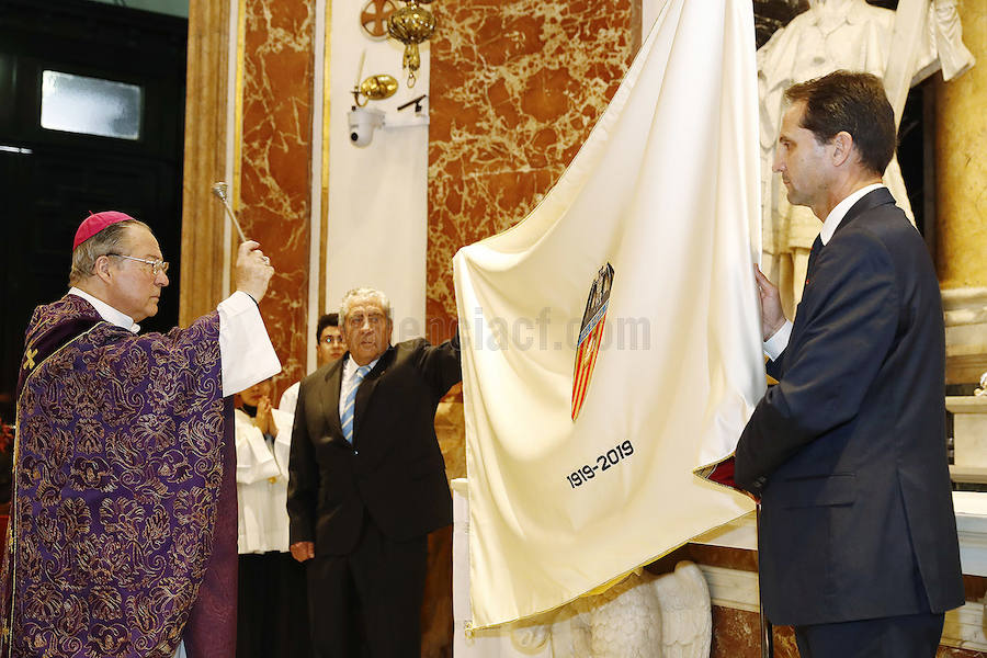 Fotos de la presentación de la bandera del Centenario