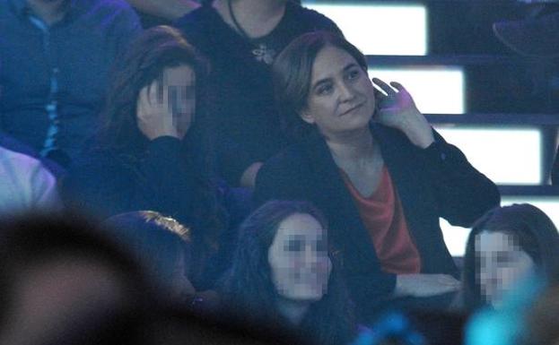 Ada Colau, una espectadora más en la final de 'Operación Triunfo'