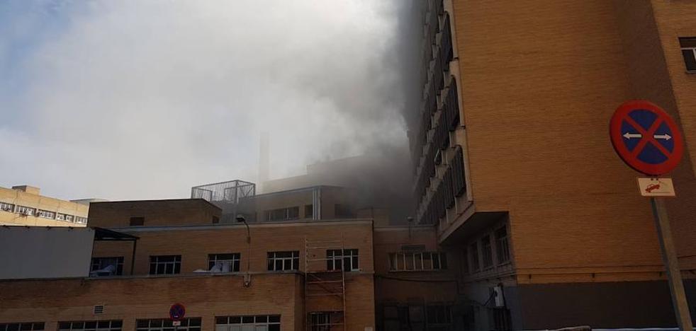 Un incendio en la antigua Fe obliga a desalojar a operarios que trabajaban en Rehabilitación