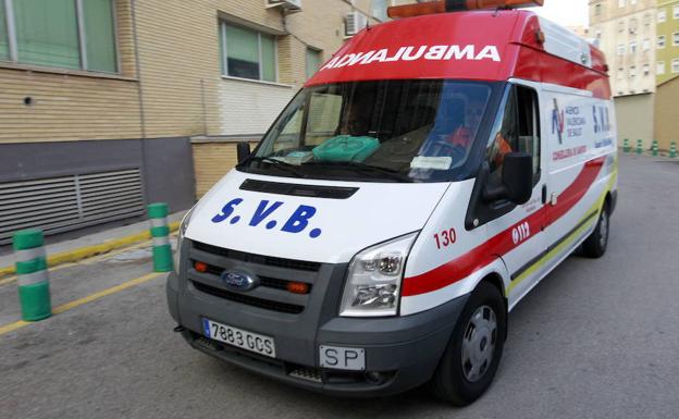 Un hombre fallece tras colisionar un turismo y un camión en la CV-15, en la Vall d'Alba