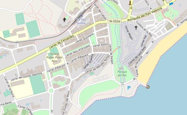 Cien desalojados de dos edificios al ceder una grúa en una cala de La Vila