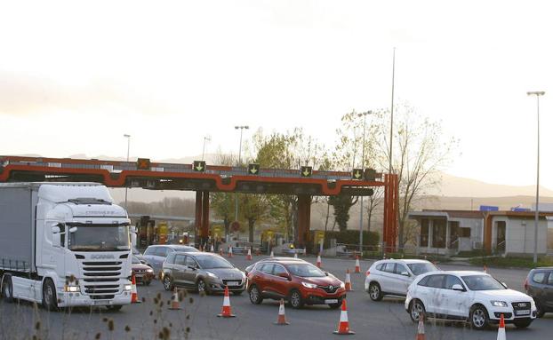 Fomento seguirá gestionando las autopistas quebradas hasta 2022