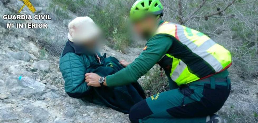 La Guardia Civil encuentra a una mujer de 91 años desaparecida desde la tarde del sábado en una zona montañosa de Orihuela