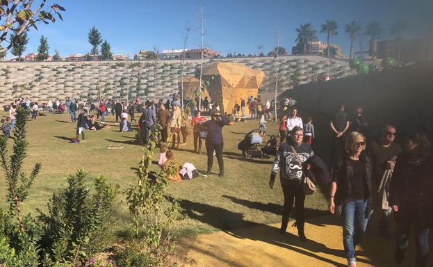 Los valencianos estrenan el parque Central