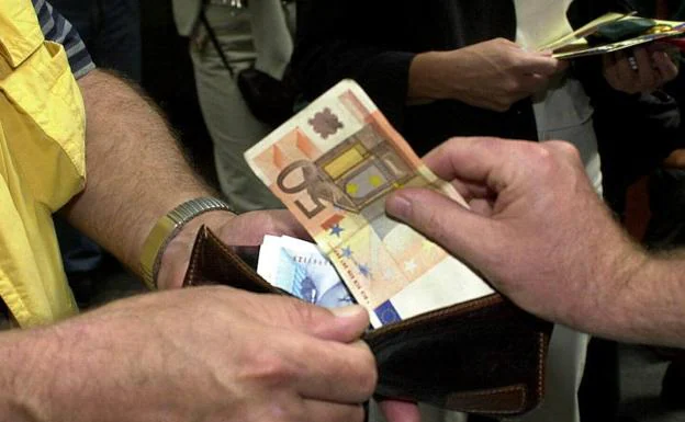 Un 'sintecho' devuelve en Amposta una cartera con mil euros que perdió un vecino de Vinaròs