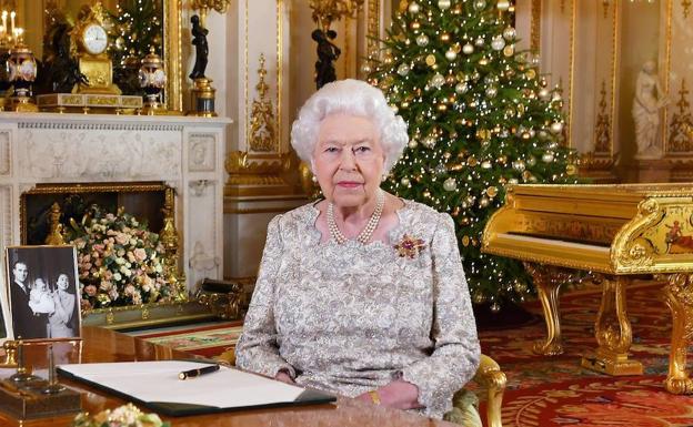 La reina Isabel II pide calma en plena tormenta del 'brexit'