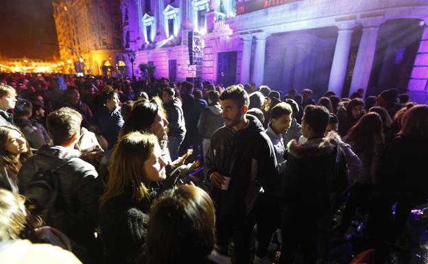 La OCU recomienda comprar las entradas para las macrofiestas de Nochevieja con antelación y en sitios seguros