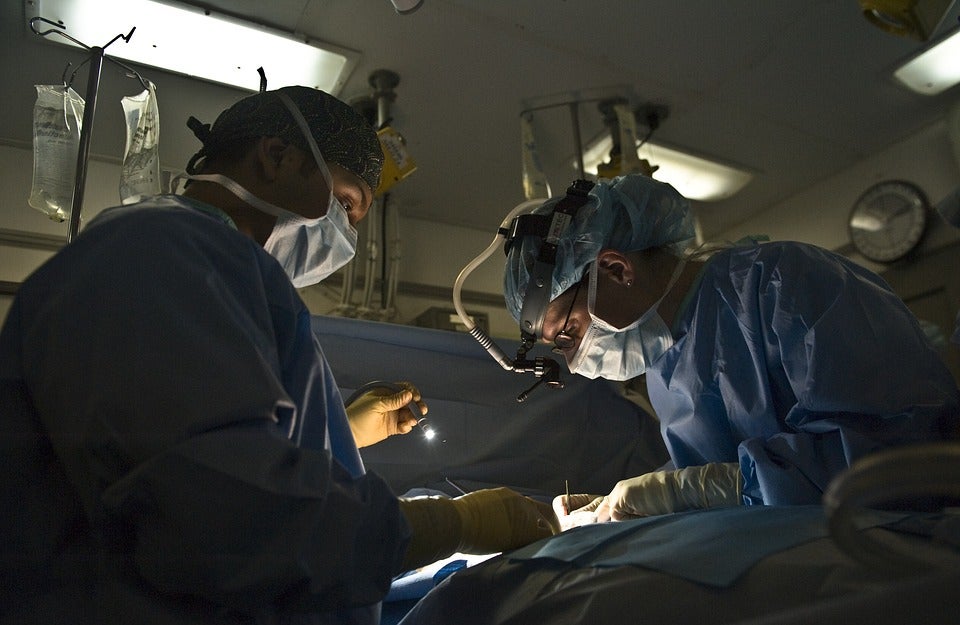 Sanidad pagará un 53% más a los médicos para operar por la tarde
