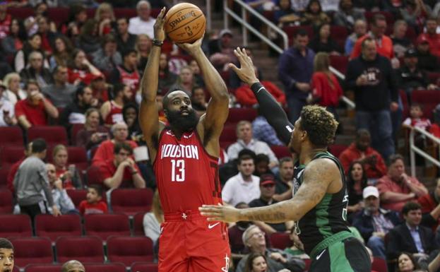 Harden se exhibe ante los Celtics