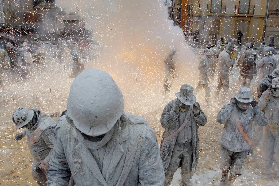 «Els enfarinats» se adueñan de Ibi