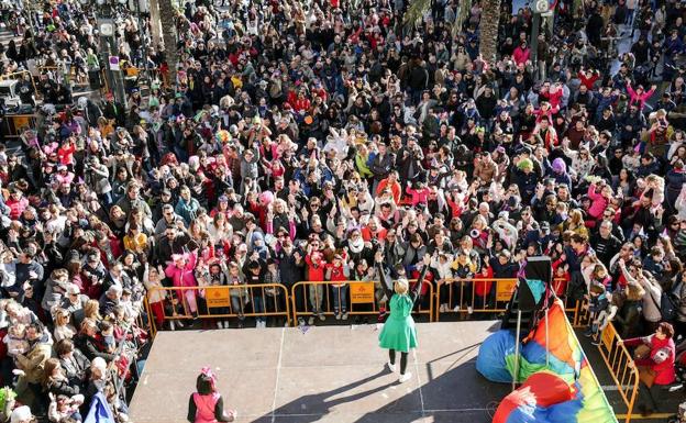 Suenan las primeras doce campanadas de la Nochevieja en Valencia