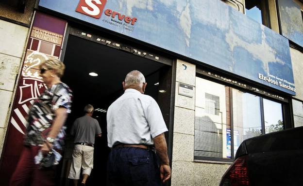 El paro baja en 21.574 personas en la Comunitat en 2018