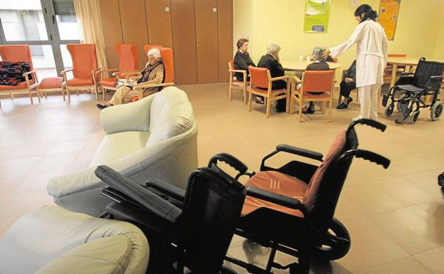La Generalitat concierta otras 2.200 plazas en geriátricos