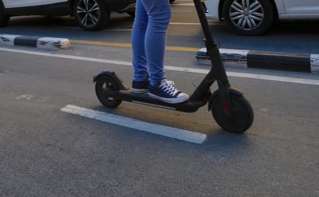 La conductora de un patinete denuncia que dos hombres intentaron raptarla en Valencia