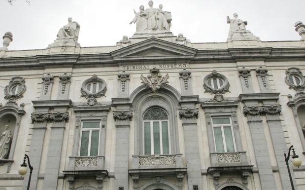 El Supremo deja sin títulos universitarios a la cúpula de la Policía y abre una grave crisis legal