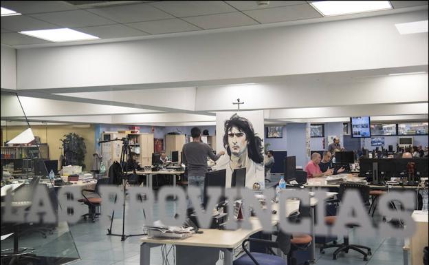 Luis Lonjedo pinta la historia del Valencia CF para los lectores de LAS PROVINCIAS