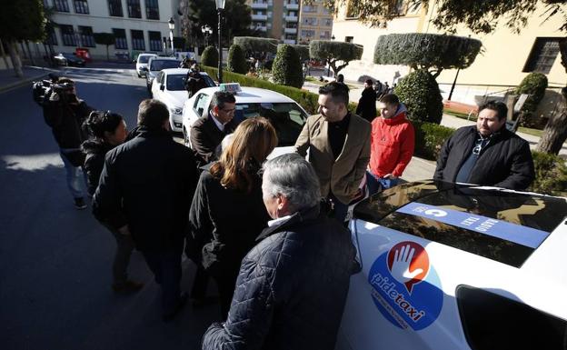 Taxis con parados desde Paterna al despacho de Mónica Oltra