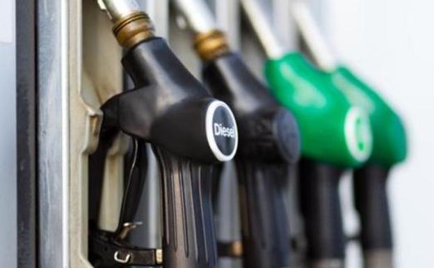 El Gobierno subirá 3,8 céntimos el diésel