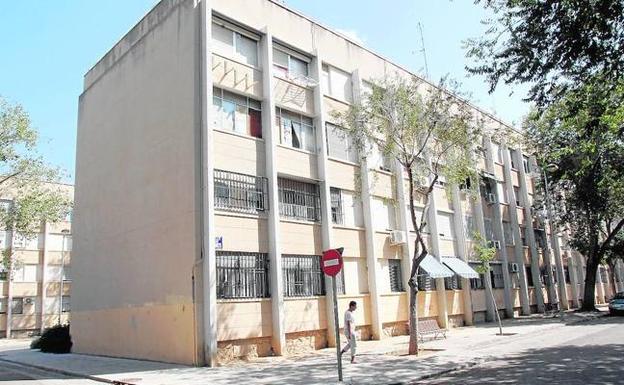 Más de 800 viviendas del parque público de la Generalitat están ocupadas ilegalmente