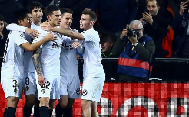 VÍDEO | Los dos goles con los que Santi Mina remontó la eliminatoria