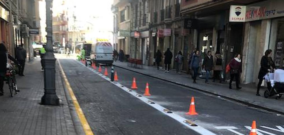 El Consistorio segrega el carril bus de Ángel Guimerà