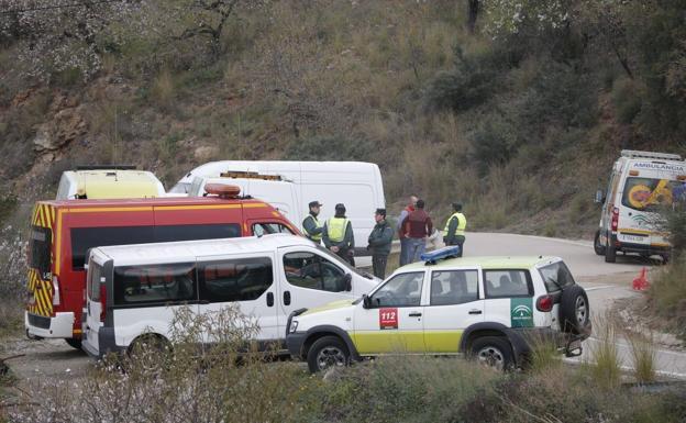 El padre de Julen: «Nos faltan medios. Mi hijo está ahí y no llegan hasta él»