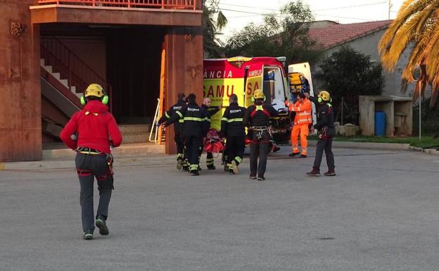 Los bomberos rescatan a una pareja que practicaba escalada en Alcalalí