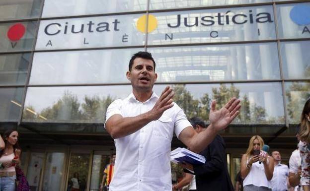 Aplazado el juicio de paternidad contra Julio Iglesias en Valencia