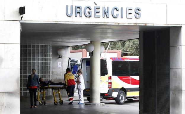 El repunte de pacientes incrementa las demoras en Urgencias de La Fe y el Clínico