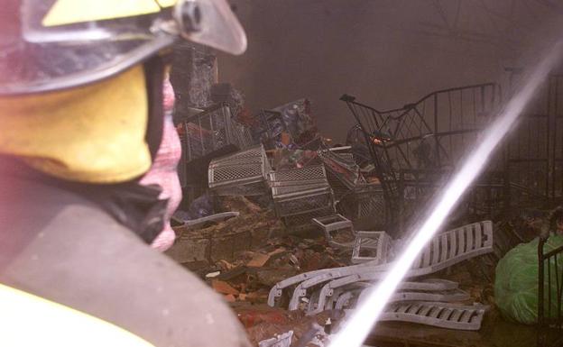 Incendio industrial en una planta de reciclaje de San Antonio de Benagéber