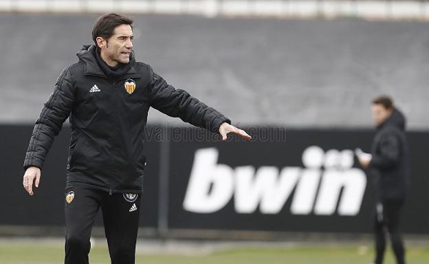 Marcelino: «Si no fichamos un hombre de ataque, estaríamos en dificultad»