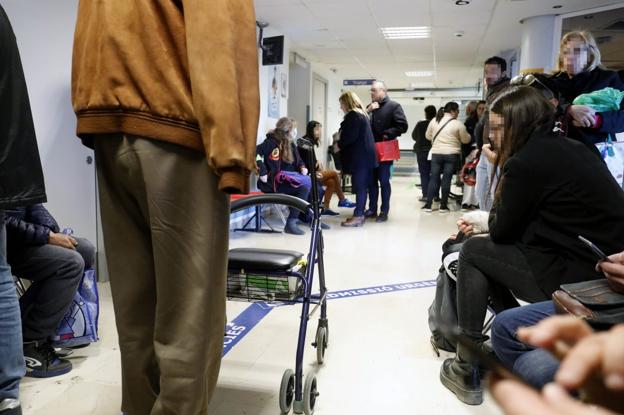 Camas en los pasillos y esperas de seis horas en Urgencias por la gripe