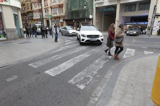 Grezzi informa ahora a comerciantes del Ensanche de un carril bici ya en obras