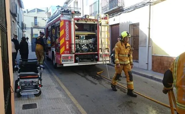 Un grupo de ciclistas salva de un incendio a una persona con capacidad reducida en Sagra