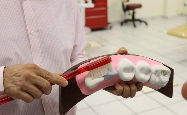 Cepillarse los dientes puede ayudar a prevenir la disfunción eréctil