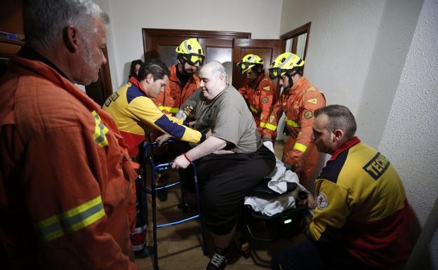 Piden al Consell que pague el hospital de Granada donde operarán a Teo, el joven de Turís con obesidad mórbida