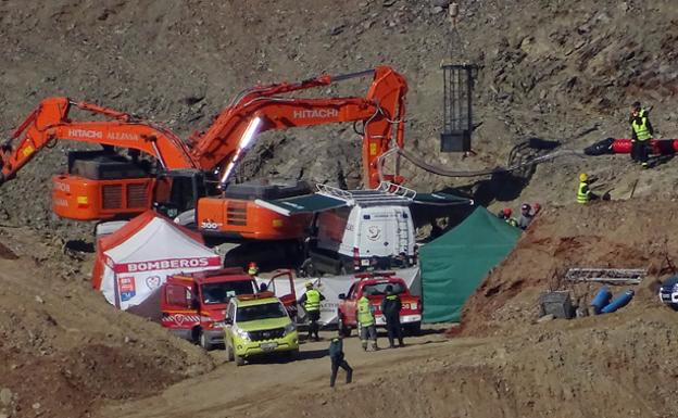 Los mineros acceden al pozo para el rescate de Julen